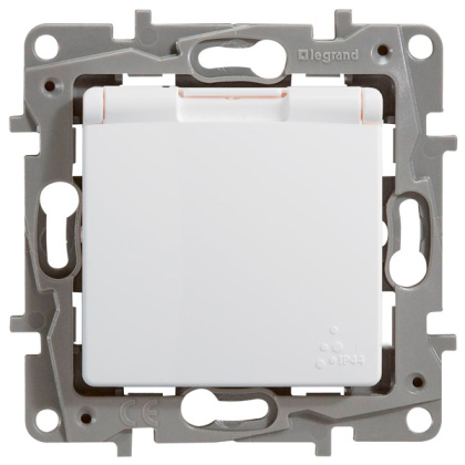 Изображение: розетка 2р+е нем.стд. с крышкой, со шторками ip44 (белая)  etika в Минске