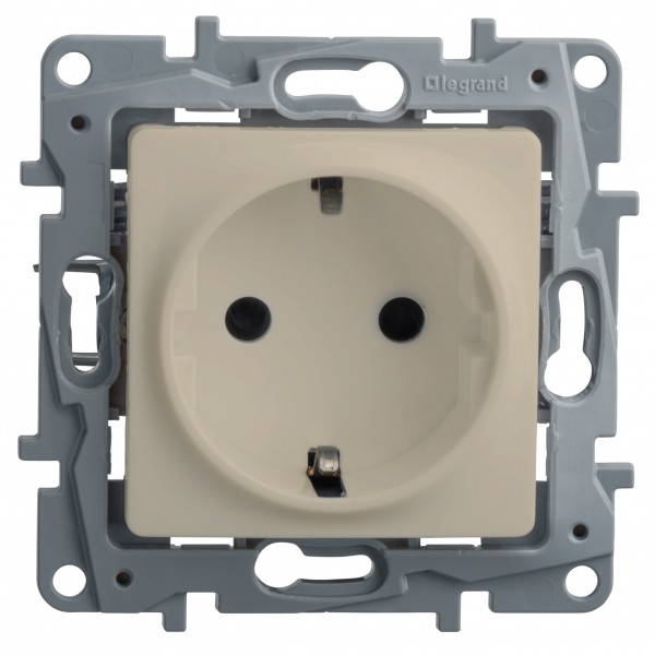 Изображение: розетка 2р+е нем.стд. со шторками (слоновая кость)  etika (рф) в Минске